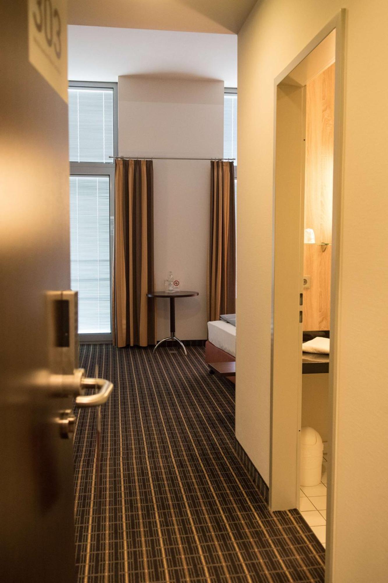 Livenwork Hotel & Coworking Gvz إنغولشتات المظهر الخارجي الصورة